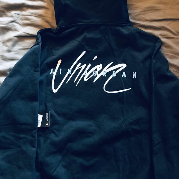 Jordan Navy Hoodie with Basketball Graphic - Picture 2 of 7